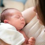 ako naučiť bábätko spať